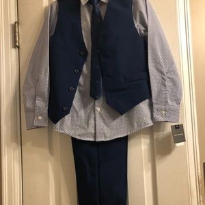 Boys Van Heusen 4 piece Suit Sz8